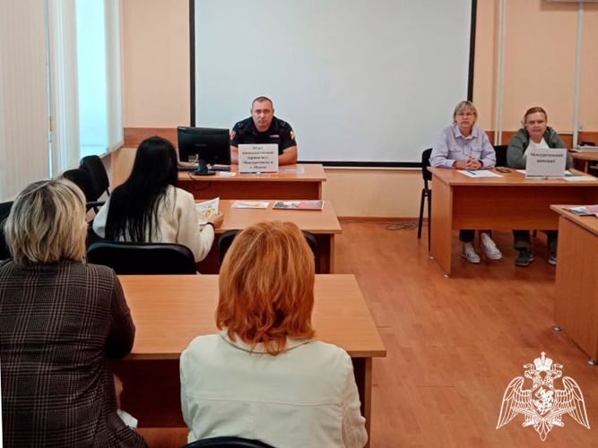 Росгвардия Кузбасса приняла участие в ярмарке вакансий
