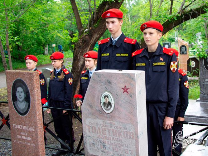 Юнгвардейцы стали участниками открытия обновленного памятника участнику Великой Отечественной войны