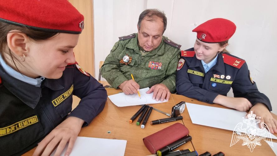  Кемеровские омоновцы провели исторический урок для школьников