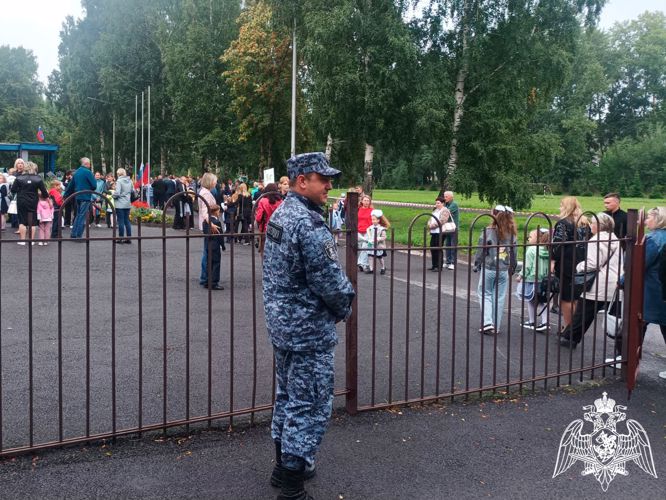 Росгвардия обеспечила безопасность учащихся в День знаний