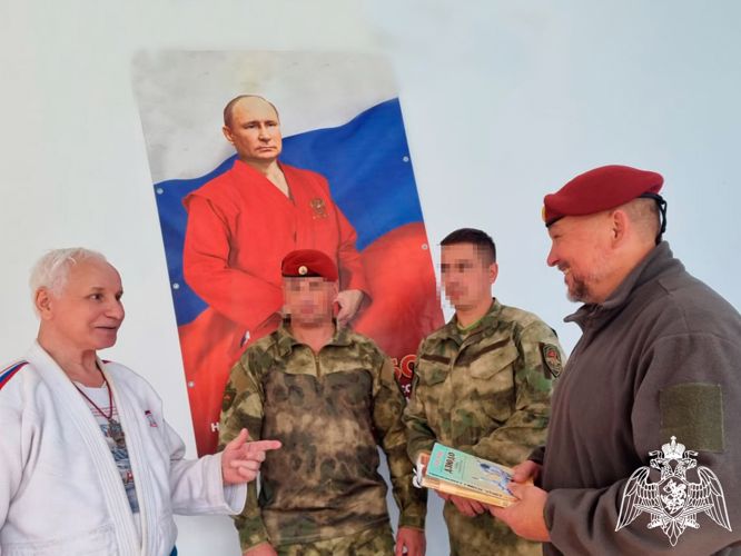 Ветеран Росгвардии из Владивостока провел встречу с кемеровскими юнгвардейцами 