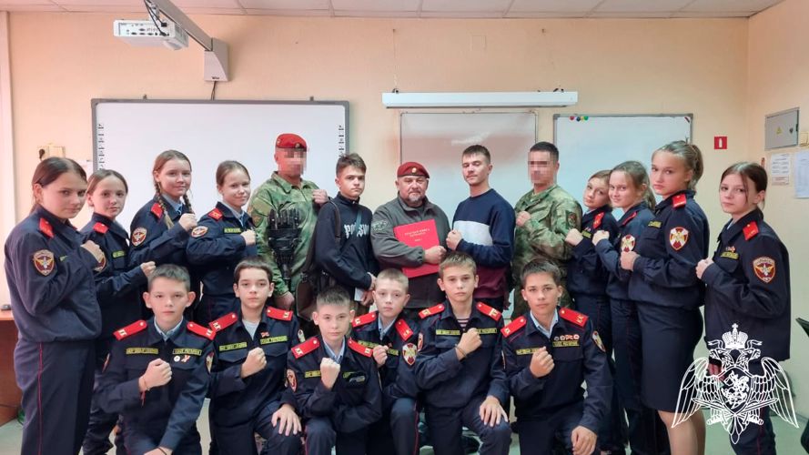 Ветеран Росгвардии из Владивостока провел встречу с кемеровскими юнгвардейцами 