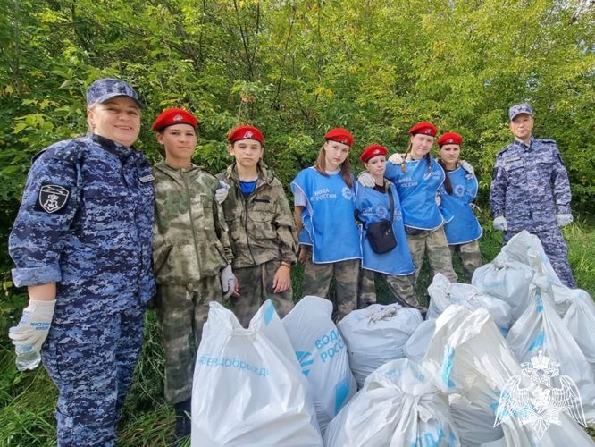 Воспитанники Росгвардии вместе с наставниками участвуют в экологической акции в Кузбассе