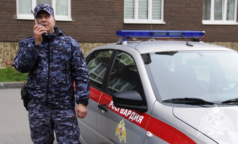 Росгвардейцы задержали новокузнечанина, который пытался проникнуть к соседу с помощью перфоратора
