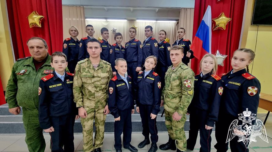 Курсанты Росгвардии вдохновляют будущих защитников Родины в Кемерове