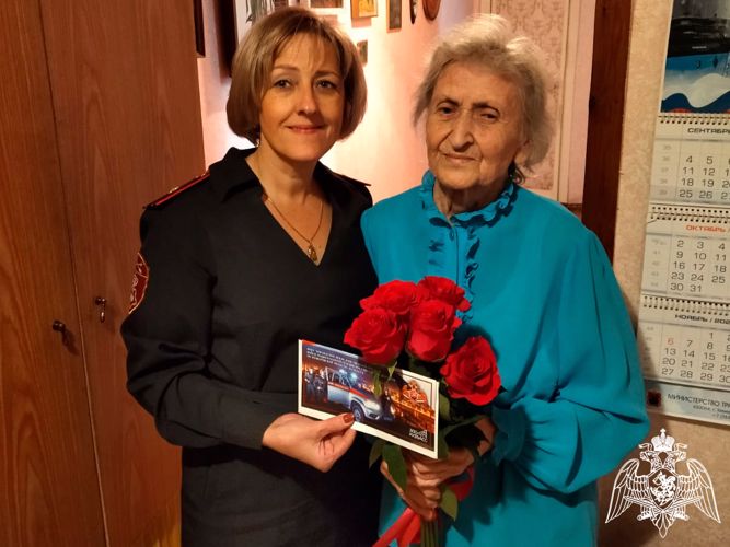 Представители войск правопорядка поздравили ветеранов службы с Днем пожилого человека