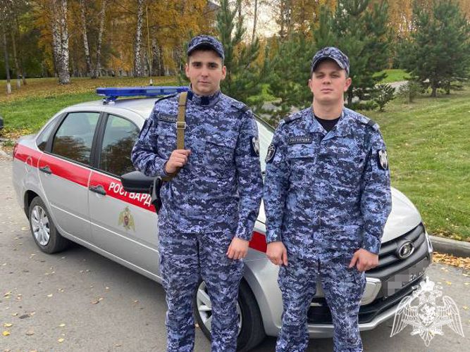 Росгвардейцы спасли женщину из заблокированного лифта в Кемерове