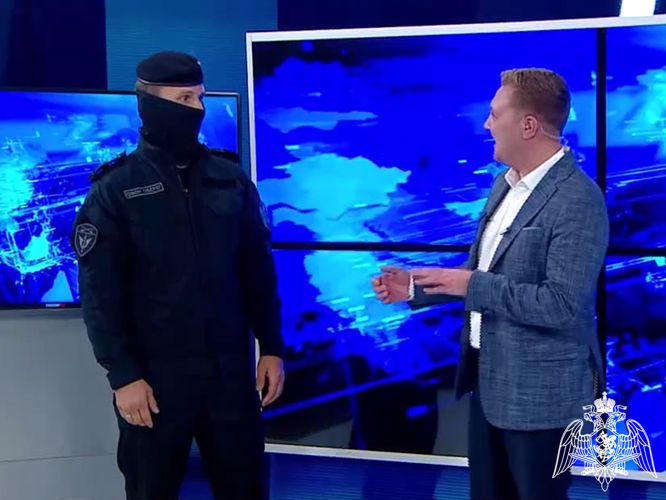 По случаю дня профессионального праздника сотрудник ОМОН стал гостем эфира телеканала ГТРК Кузбасс (ВИДЕО)