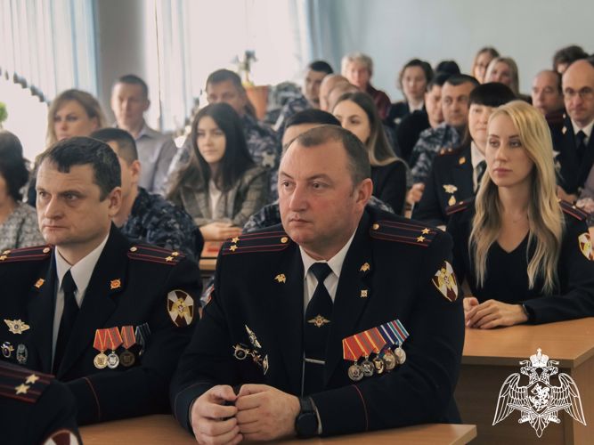 В Кемеровской области чествовали сотрудников вневедомственной охраны Росгвардии (Кузбасс Первый г. Кемерово)