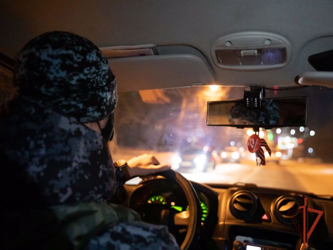Росгвардейцы задержали похитителя алкоголя из популярного гипермаркета (ВИДЕО)