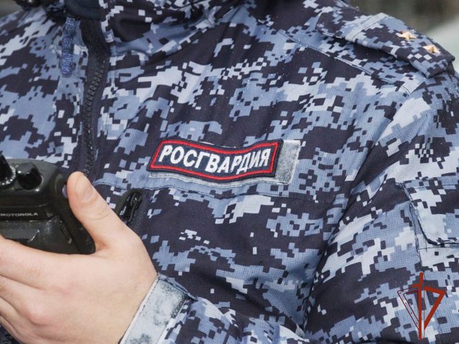 Росгвардейцы задержали новокузнечанина, угрожавшего соседу физической расправой