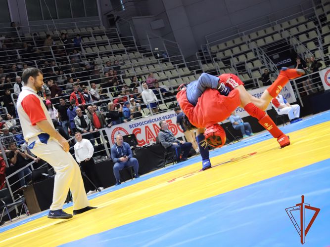 Кузбасский спортсмен из Росгвардии одержал победу на чемпионате и первенстве по самбо