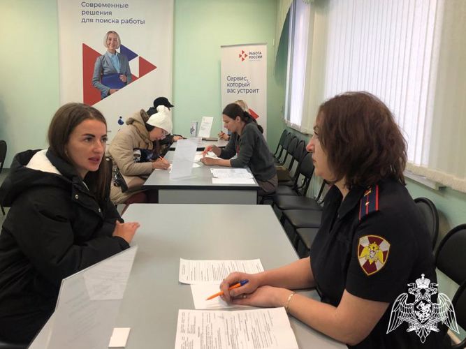 Росгвардейцы рассказали кузбассовцам о преимуществах службы в войсках правопорядка