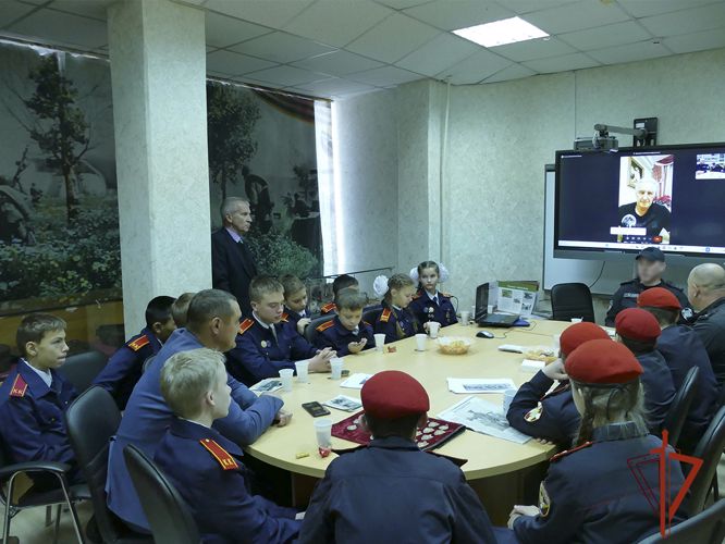 Росгвардейцы и школьники провели телемост с хозяином легендарного служебного пса (ГТРК "Кузбасс" г. Кемерово)