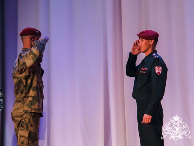 В Кузбассе спецназовцам из Росгвардии вручены государственные награды
