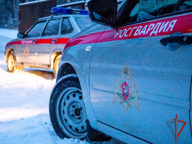 Росгвардейцы защитили работницу кафе от неадекватного посетителя