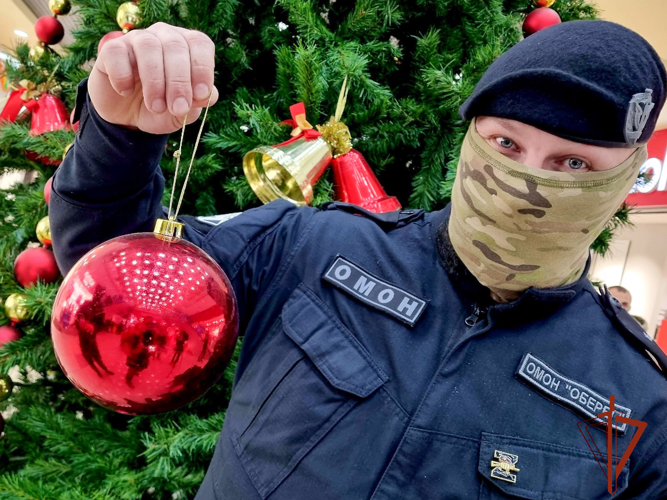 Росгвардейцы исполнили новогодние желания кузбасских детей