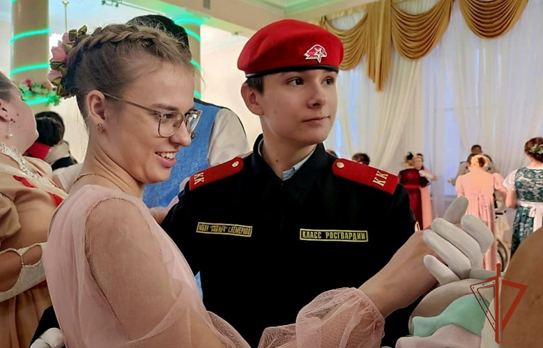В реконструкции исторического бала приняли участие юнгвардейцы в Кузбассе 