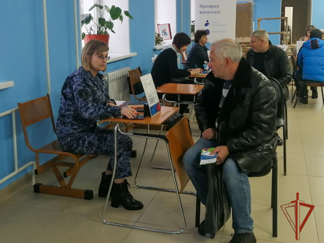 Представитель войск правопорядка рассказал кузбассовцам о пользе службы в рядах Росгвардии 