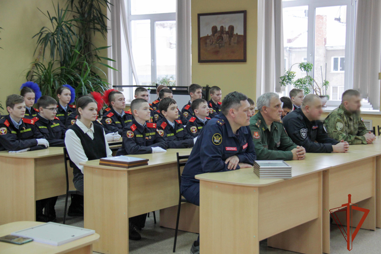 Руководитель территориального управления Росгвардии наградил лучших юнгвардейцев Кузбасса 