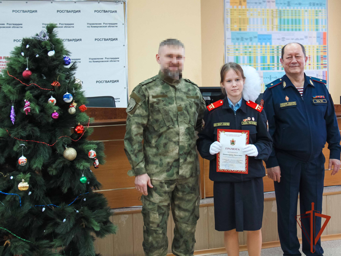 Руководитель территориального управления Росгвардии наградил лучших юнгвардейцев Кузбасса 