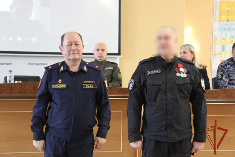 В преддверии Нового года сотрудникам Росгвардии вручили госнаграды