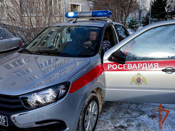 Росгвардейцы задержали топкинца, который отнял у сожительницы денежные средства