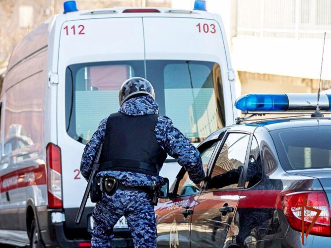 Росгвардейцы защитили кузбасских врачей от неадекватного пациента
