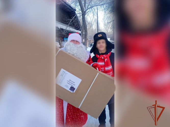 В Кемерове дети росгвардейцев-участников СВО получили новогодние подарки