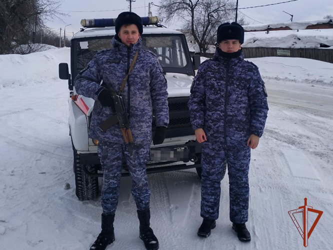 В Киселёвске росгвардейцы оказали помощь мужчине, потерявшему сознание на улице