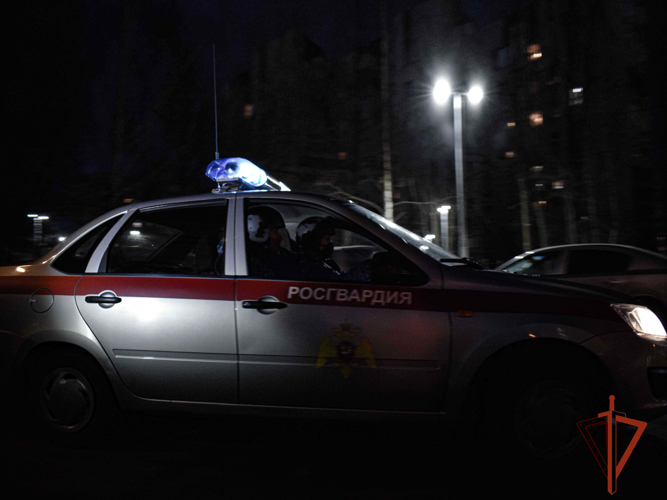 Экипаж Росгвардии задержал горожанина с ассорти продуктов под одеждой (ВИДЕО)