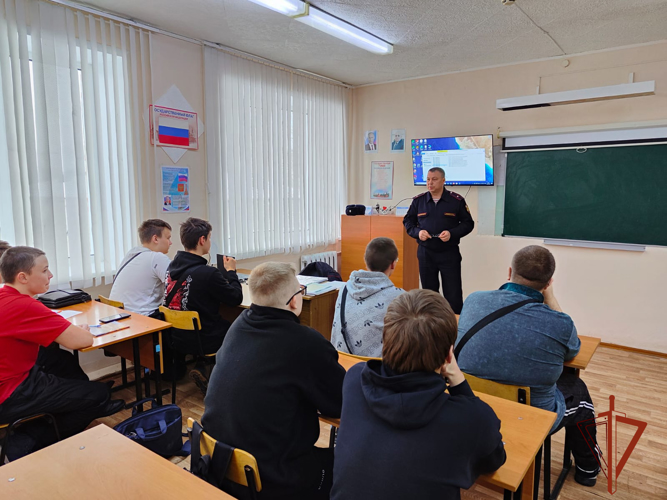 Офицер Росгвардии провел встречу со студентами кузбасского техникума