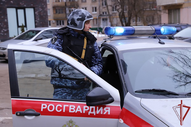 Росгвардейцы защитили горожанку и её имущество от настойчивого ухажёра