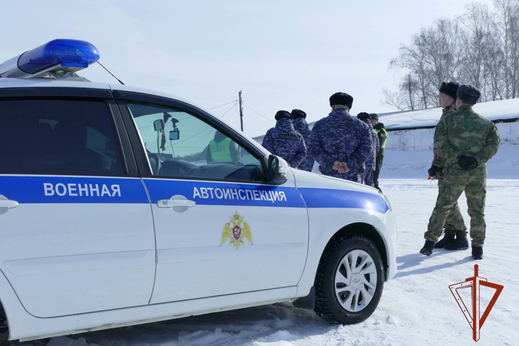 Сотрудники Росгвардии оттачивают мастерство экстремального вождения в Кемерове