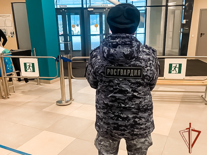 В Кемерове росгвардейцы гарантировали безопасность участников первого матча четвертьфинала чемпионата России по хоккею с мячом