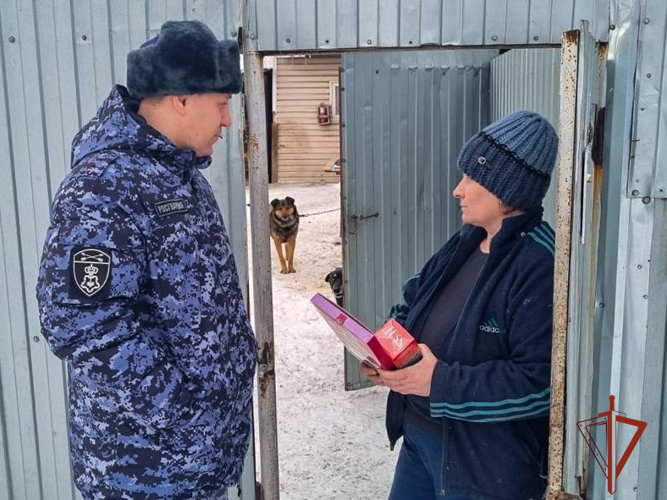 Юргинские росгвардейцы поздравили женщин-волонтеров с Международным женским днем