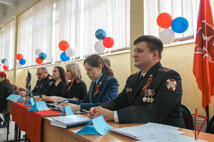 Росгвардейцы с коллегами проверили правовые знания у школьников