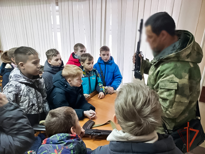 Школьникам открыли двери в элитный отряд Росгвардии
