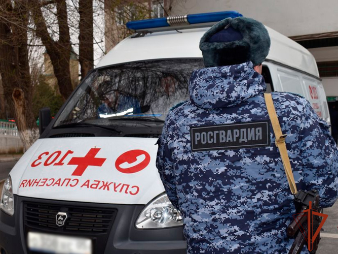 Росгвардейцы защитили медицинскую бригаду от агрессивного пациента
