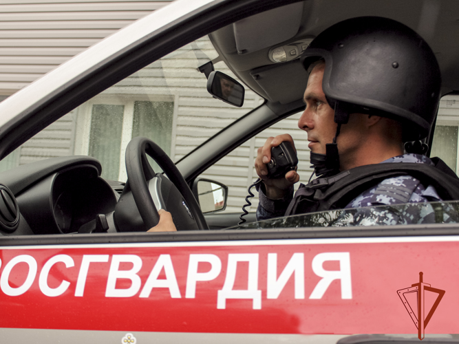 Росгвардейцы задержали мужчину с рюкзаком неоплаченного товара (ФОТО)