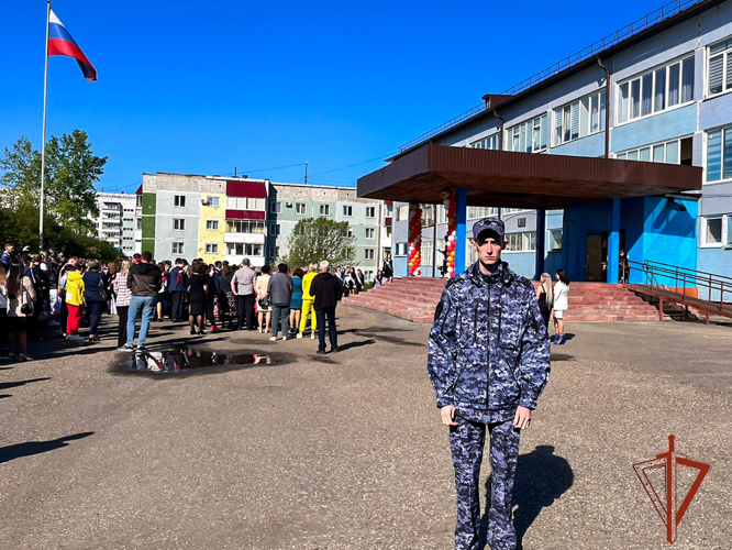 Безопасность последних звонков в Кузбассе обеспечила Росгвардия