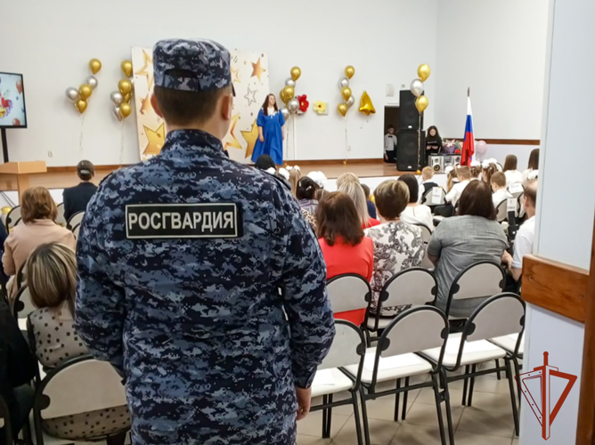 Безопасность последних звонков в Кузбассе обеспечила Росгвардия