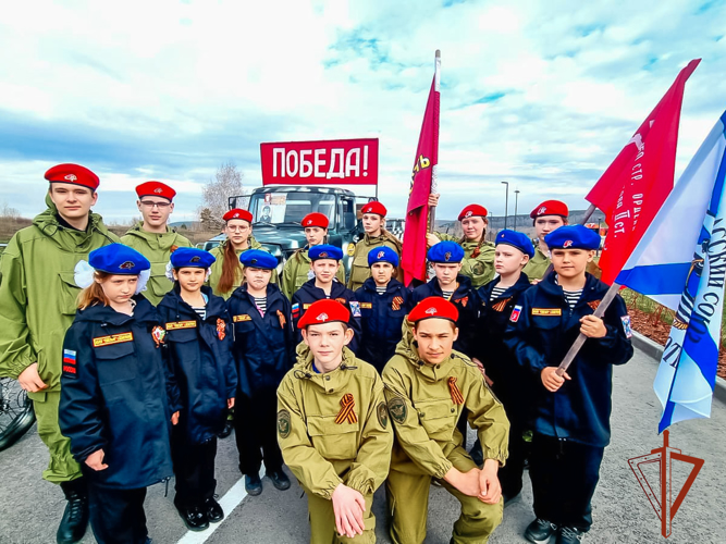 Кемеровские росгвардейцы и их воспитанники присоединились к автопробегу, посвященному 79-й годовщине Победы