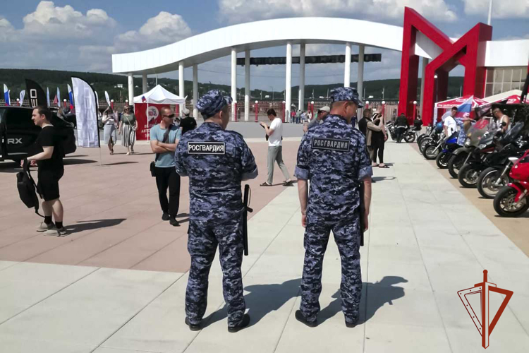 Росгвардия обеспечила безопасность празднования Дня России в Кузбассе 