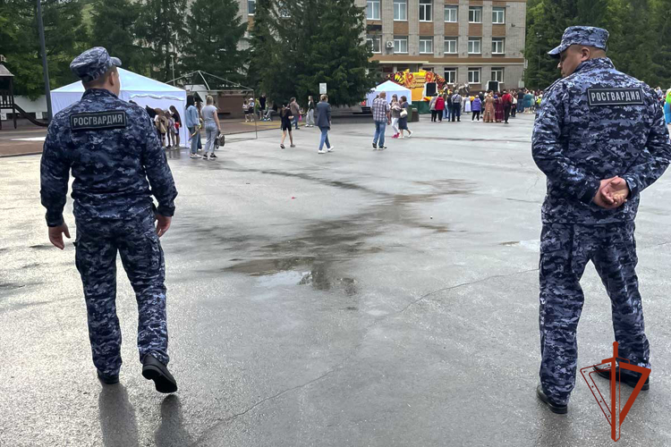 Росгвардия обеспечила безопасность празднования Дня России в Кузбассе 