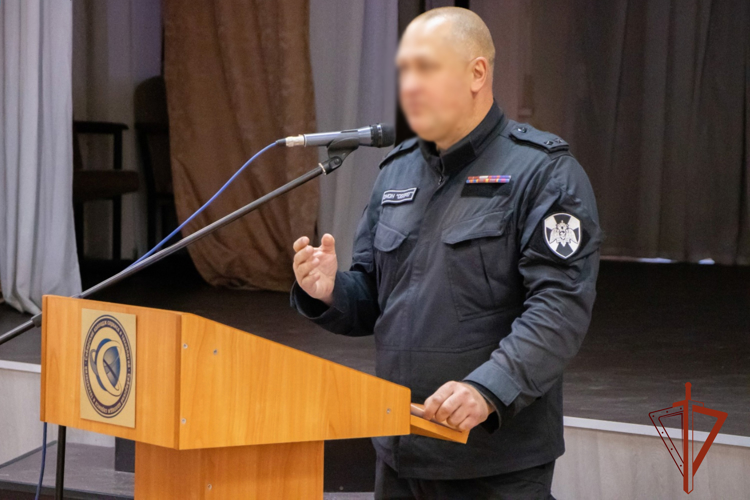 Офицер Росгвардии поделился со студентами историями подвига своих боевых товарищей 