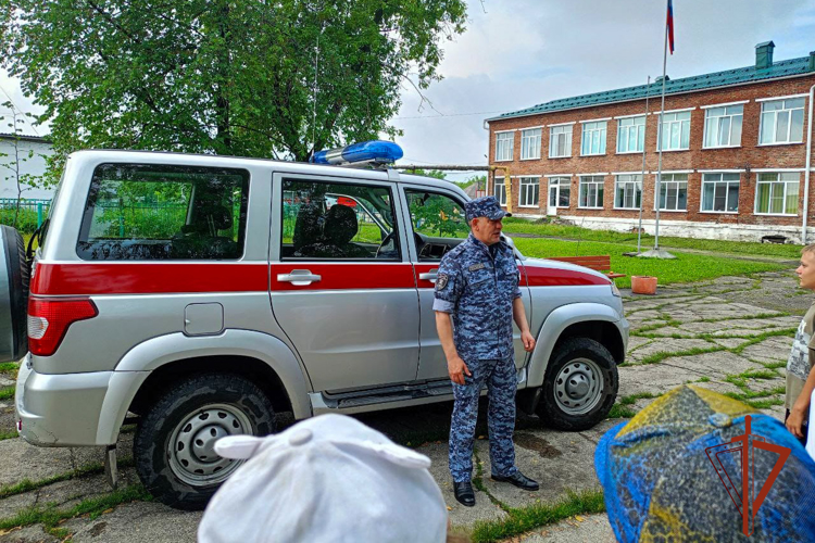 В Яшкино школьники познакомились с работой Росгвардии в рамках ведомственной акции 