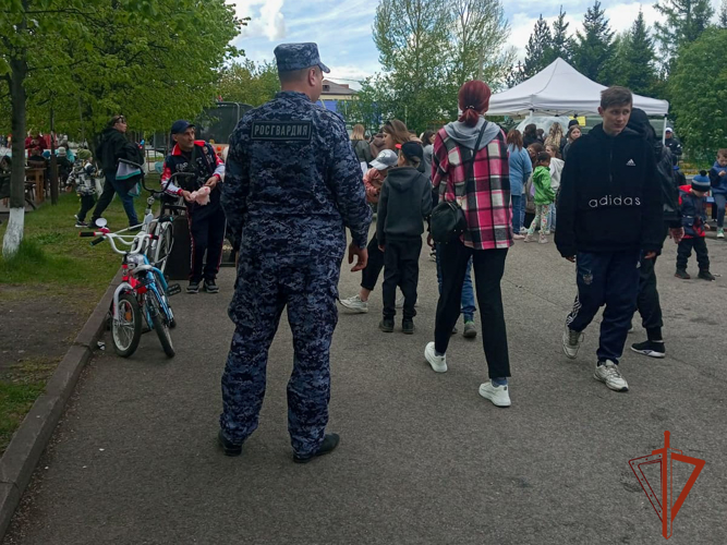В Кузбассе Росгвардия выполнила задачи по обеспечению безопасности мероприятий, посвящённых Дню защиты детей