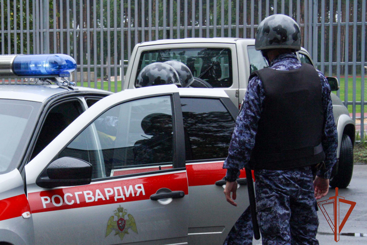 Росгвардейцы задержали нарушителя общественного порядка в торговой точке (ВИДЕО)