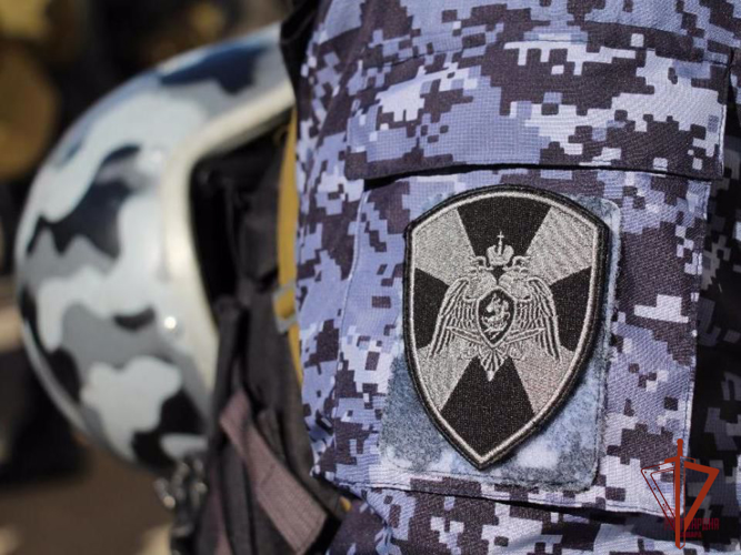 Росгвардейцы задержали злоумышленника при попытке хищения из супермаркета корзины с продуктами (ВИДЕО)
